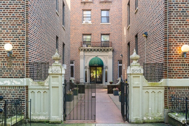 Building Photo - 392 St Johns Pl