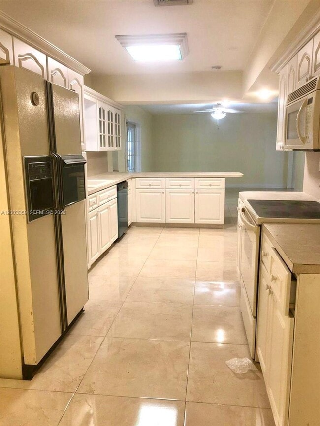 Building Photo - 4900 SW 36th Ct