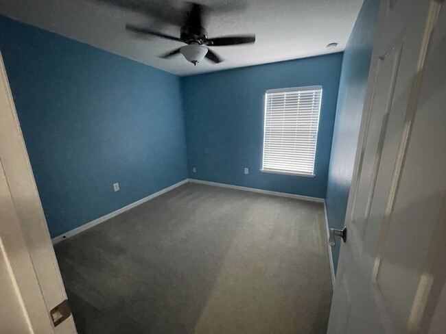 Building Photo - 2256 Seven Oaks Dr