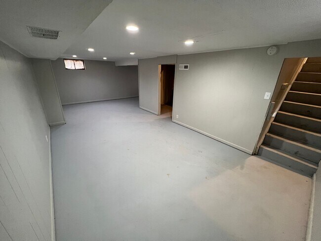 Building Photo - Remodeled 2BR Home in Central Park!
