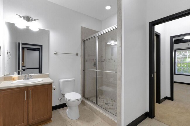 Building Photo - Spacious 3BR Townhome in Fayetteville