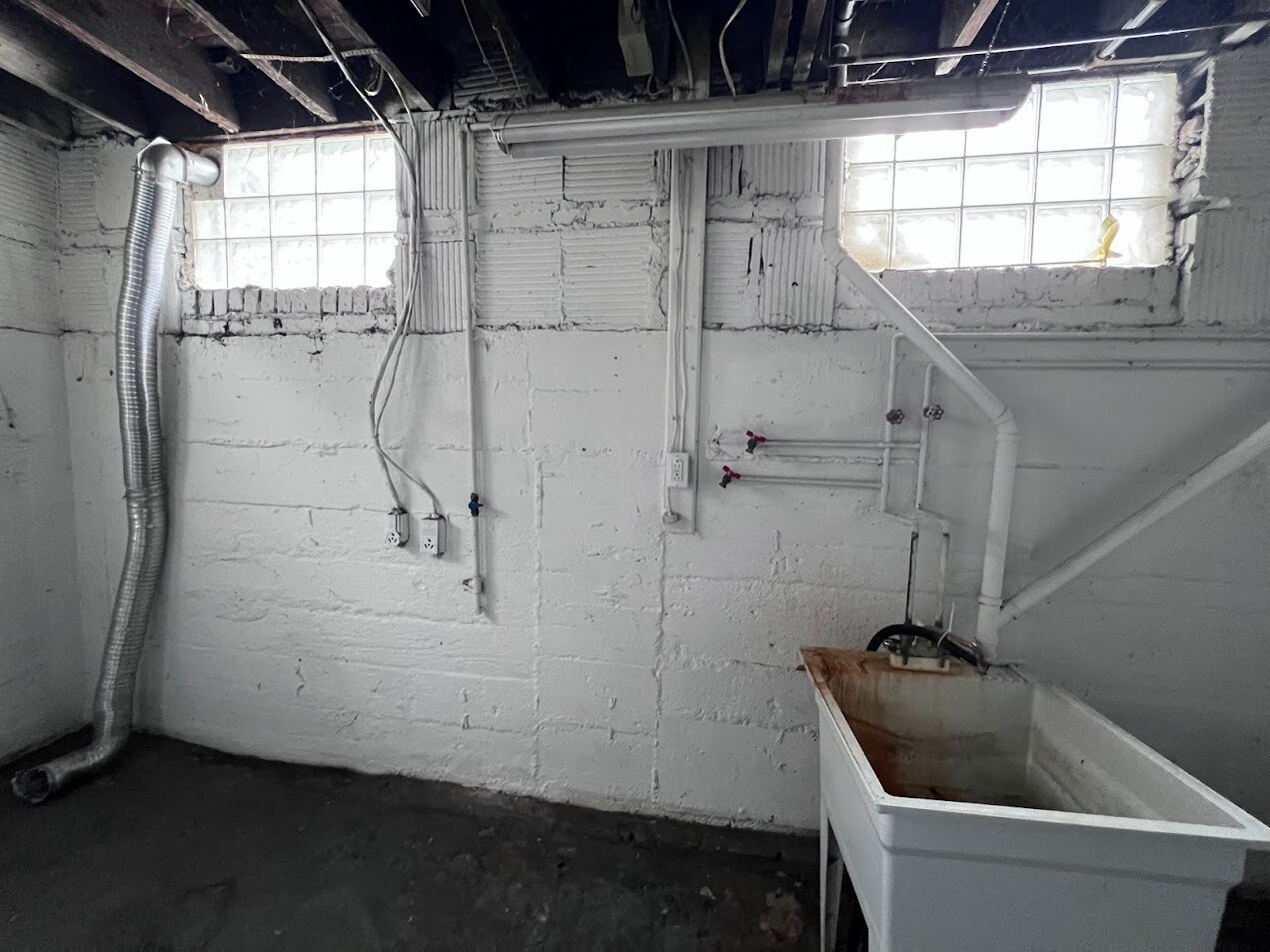 Building Photo - 614 Short St