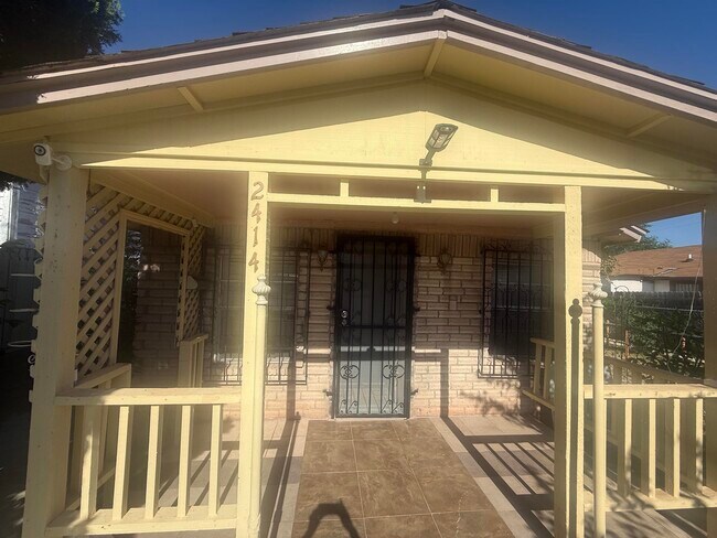 Building Photo - 2414 Sanders Ave