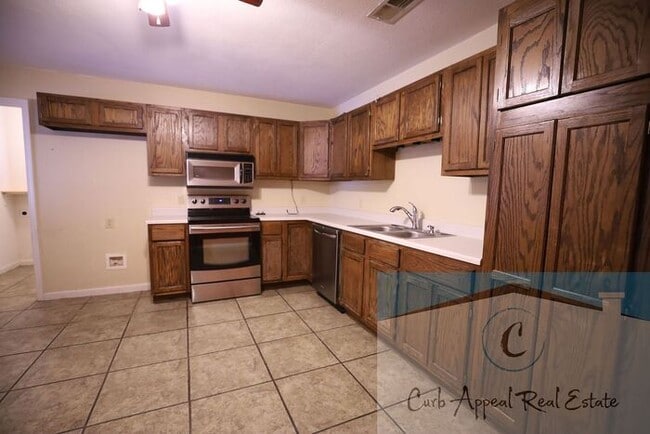Building Photo - Beautiful 3 bedroom/2 bath home - Jonesboro