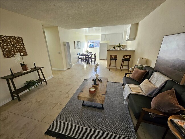 Building Photo - 1381 Burwood St