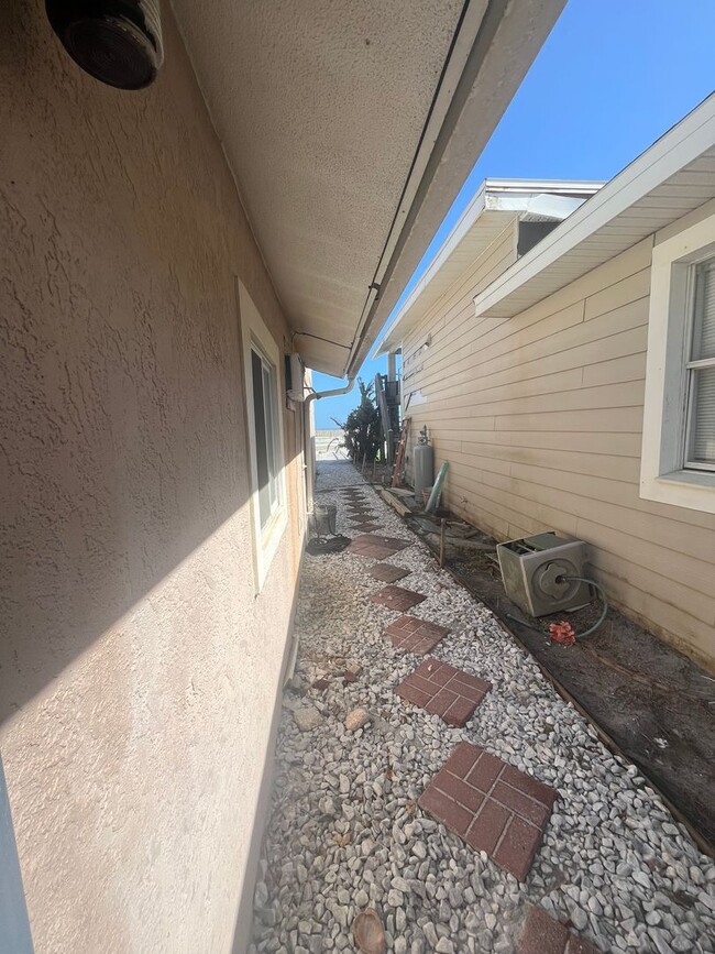 Building Photo - Beach front Studio in Flagler Beach!