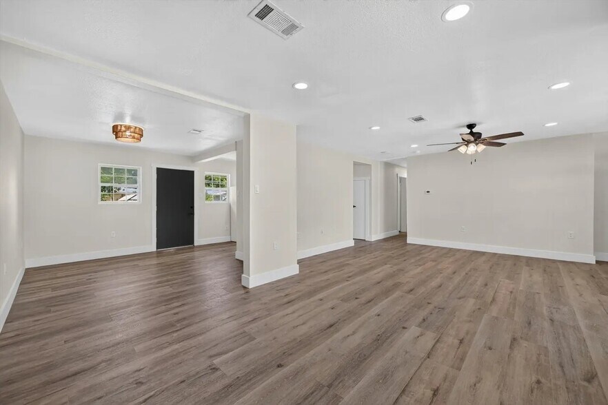 Building Photo - 1022 Denton Dr