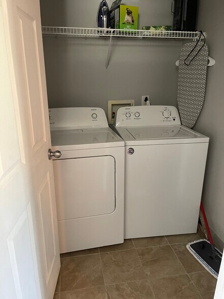 Building Photo - 1513 Luton St