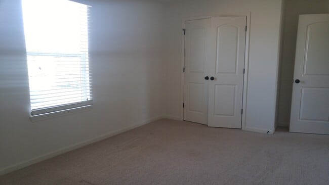 Building Photo - Modern 4 Bedroom, 2.5 Bath West Side Single Family Home