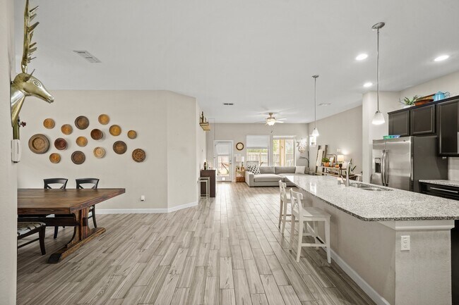 Building Photo - 6002 Daggerwing Wy