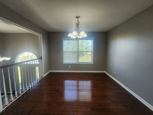 Building Photo - $2500 - 5 Bedrooms 3 Baths + Bonus Room