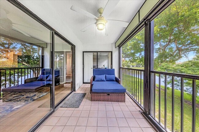 Building Photo - 2240 N Cypress Bend Dr