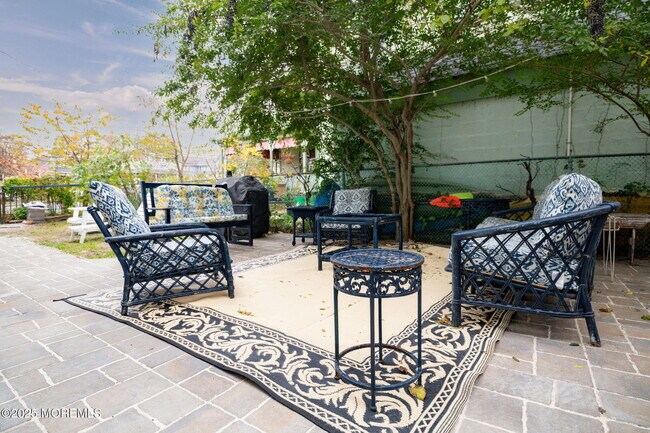 Building Photo - 83 Broadway