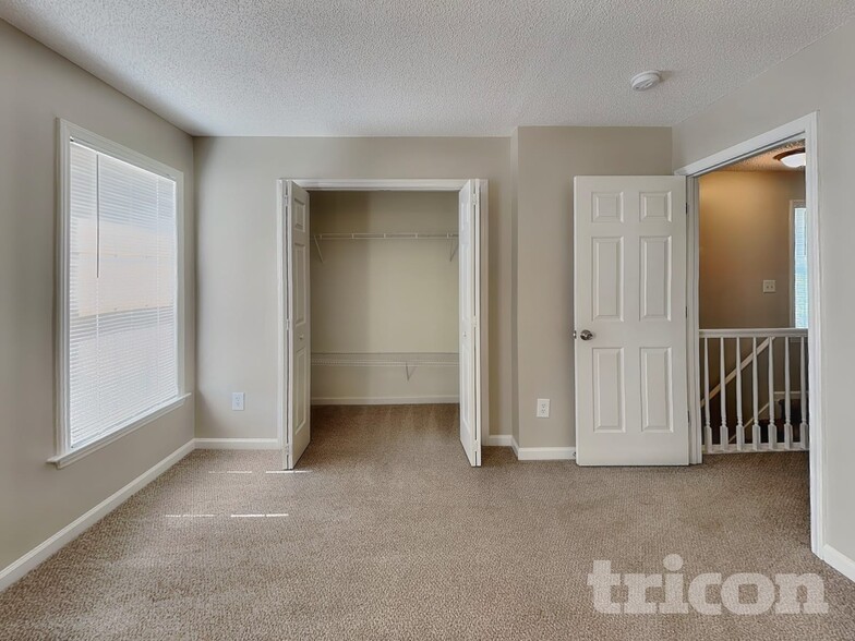 Building Photo - 4417 Woodlawn Dr