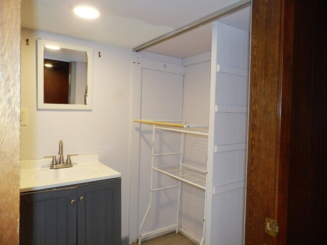 Building Photo - 3 Bedrooms | 2 Bathrooms Near UofM