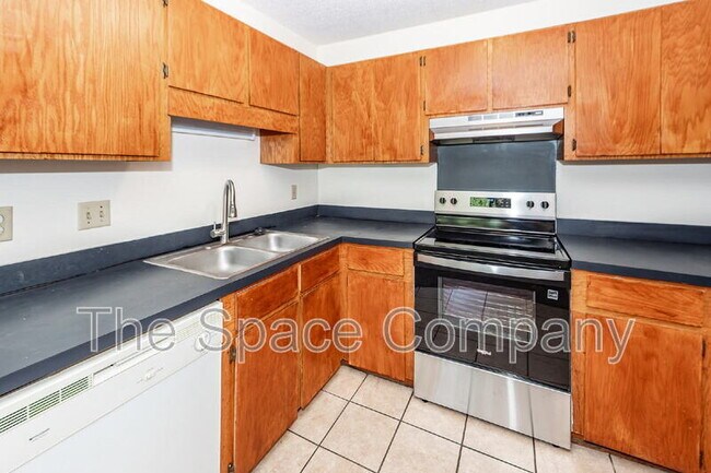 Building Photo - 2020 Coldspring Dr