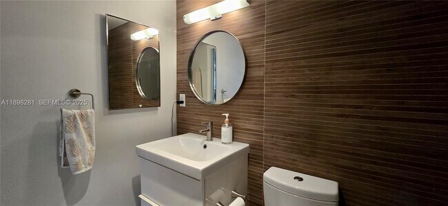 Building Photo - 1688 West Ave