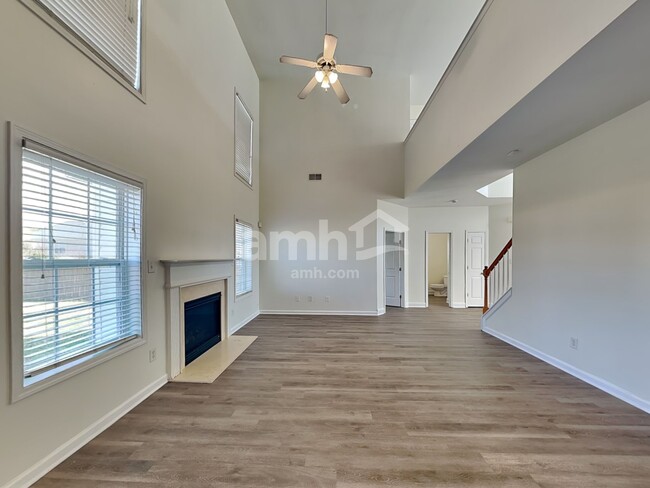 Building Photo - 1361 Pondhaven Dr