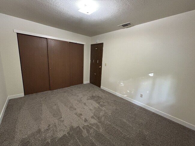 Building Photo - 857 Adams Terrace