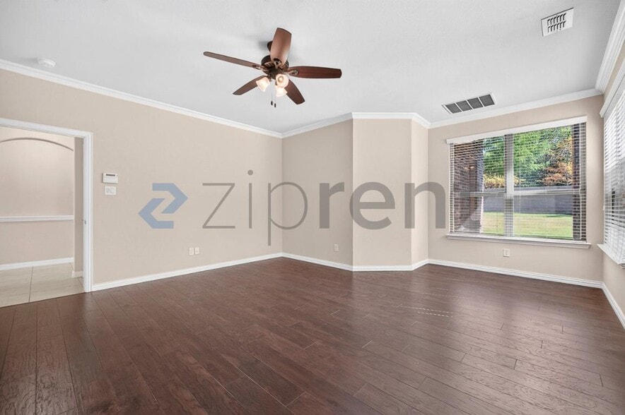 Building Photo - Unit