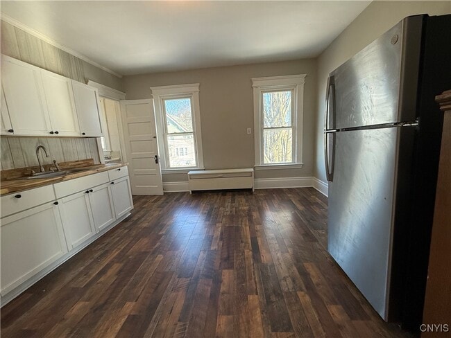 Building Photo - 303 Griffiths St