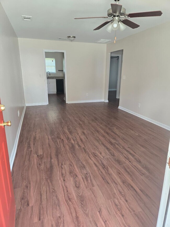 Building Photo - Woodcrest Knolls 210-212