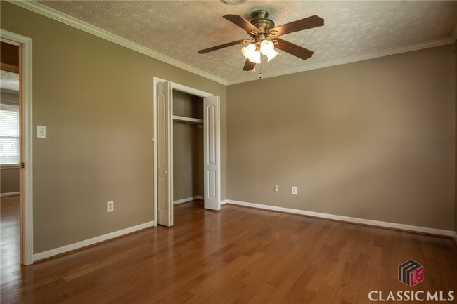 Building Photo - 1500 Crooked Creek Rd