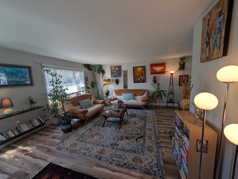 Building Photo - 633 Red Patch Ave