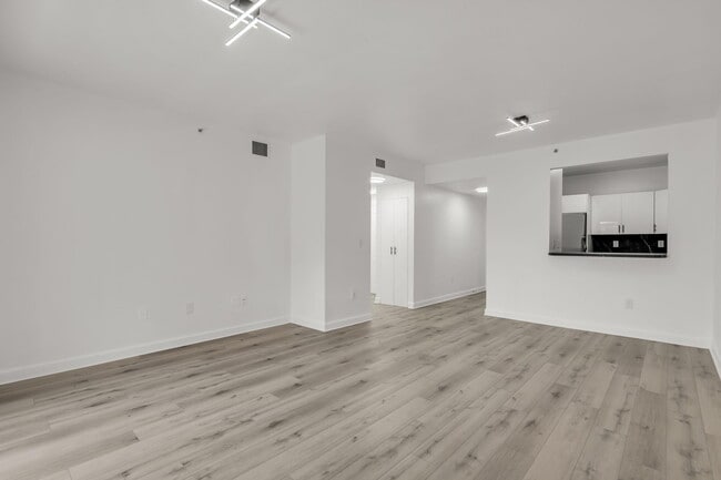 Building Photo - 1300 NE 109th St