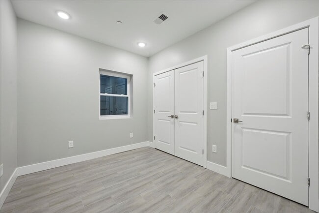 Building Photo - 5412 Delancey St