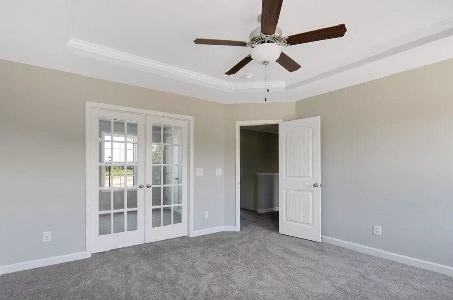 Building Photo - Room in House on Hanover Ct