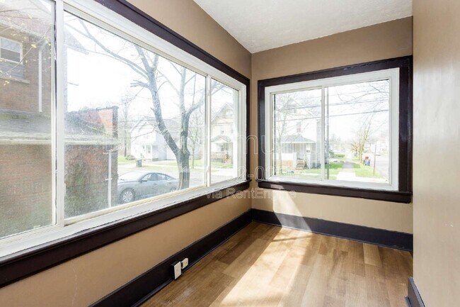 Building Photo - 243 Wildwood Ave