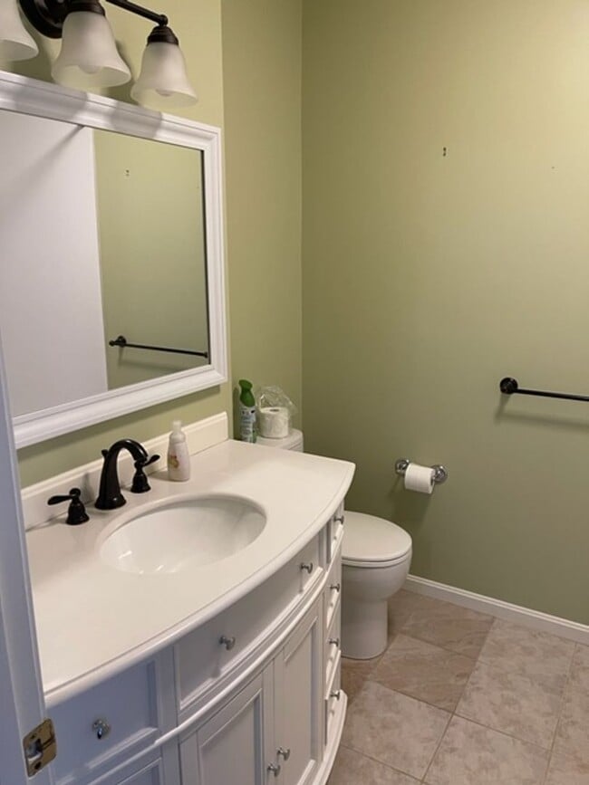 Building Photo - Beautiful Two Bedroom Condo
