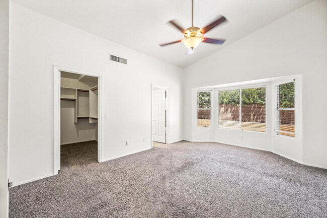 Building Photo - 5240 W Tonto Rd