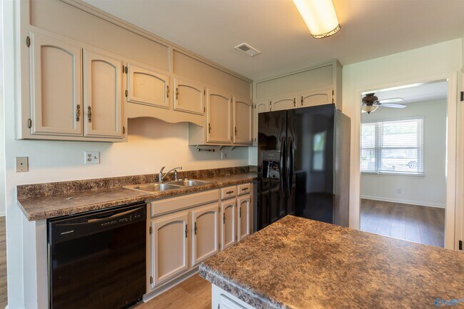 Building Photo - 7513 SW Clubfield Dr