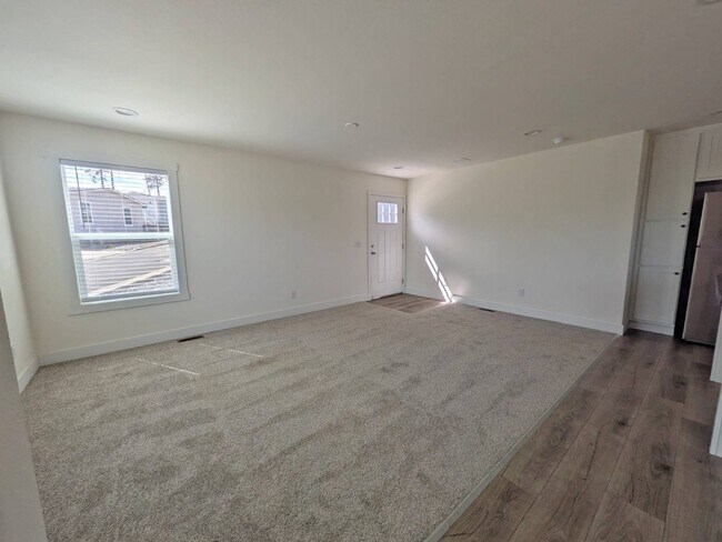 Building Photo - 6656 Pentz Rd