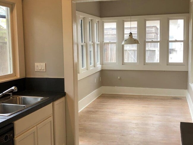 Building Photo - 2107 Newton St