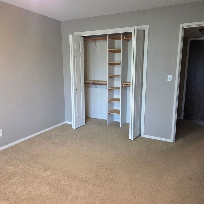 Building Photo - South Lincoln 1-bedroom apartment