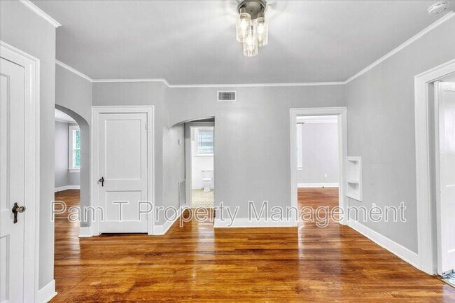 Building Photo - 740 E.45th St. #2