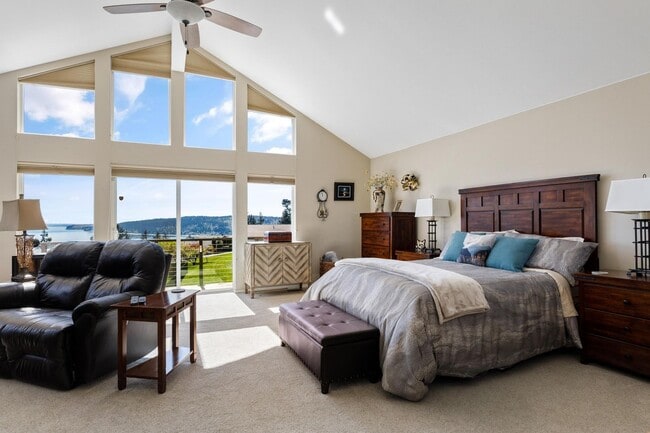 Building Photo - Stunning View Home In Oak Harbor! Availabl...