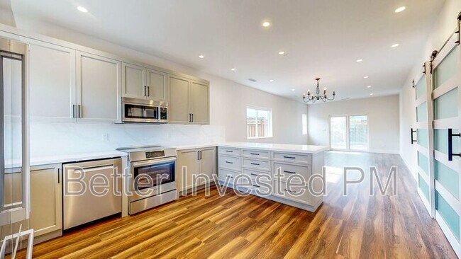 Building Photo - 4565 Brighton Dr