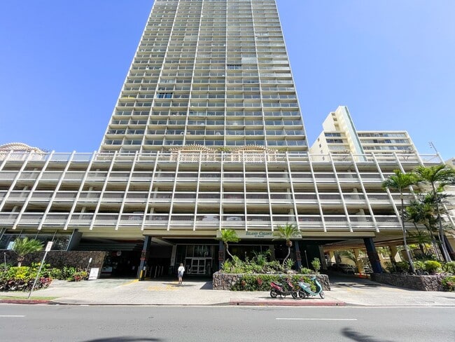 Building Photo - Fully Furnished Studio! Waikiki!