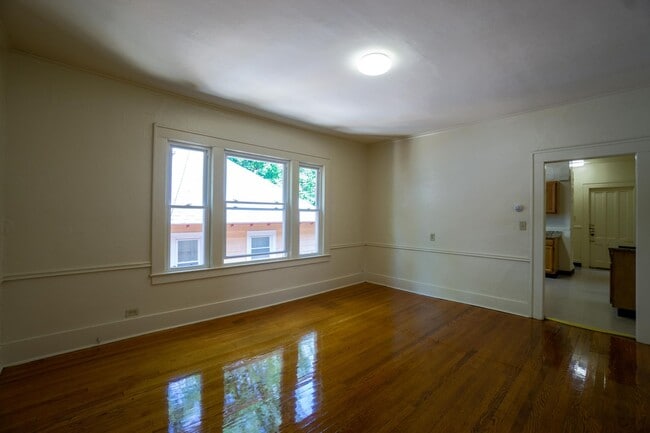 Building Photo - 853 Maryland Ave