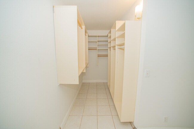 Building Photo - 101 Waterford D