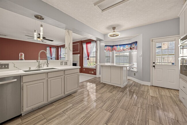 Building Photo - 4218 Meadowchase Ln