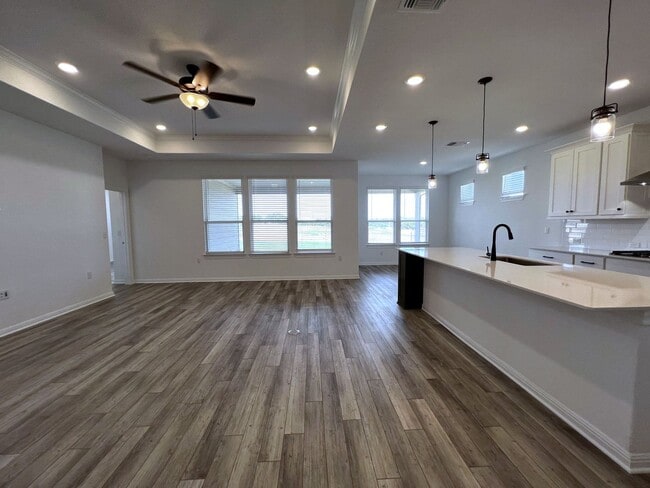 Building Photo - 106 Middle Crk Rd