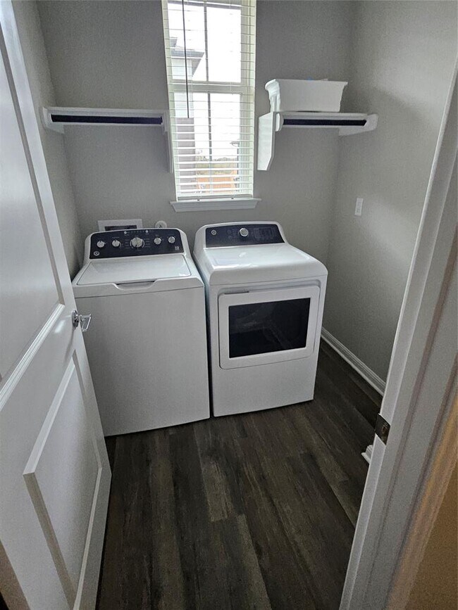 Building Photo - 1020 Vista View Dr