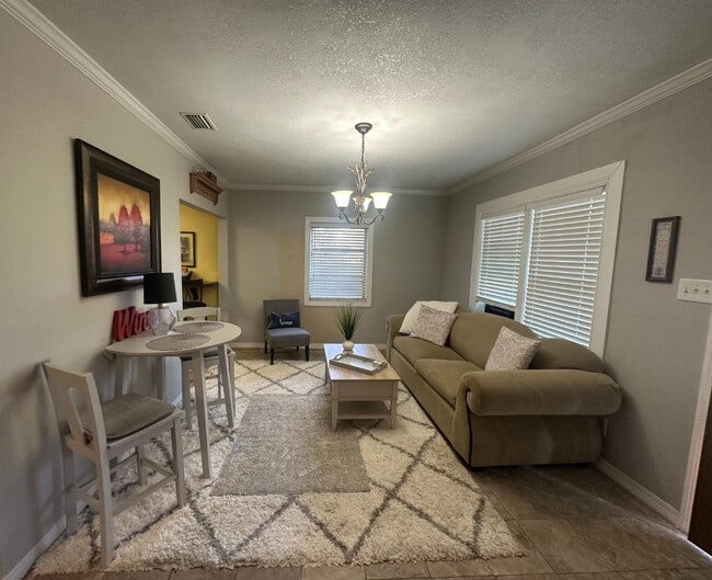 Building Photo - 2312 Hillwood Dr E