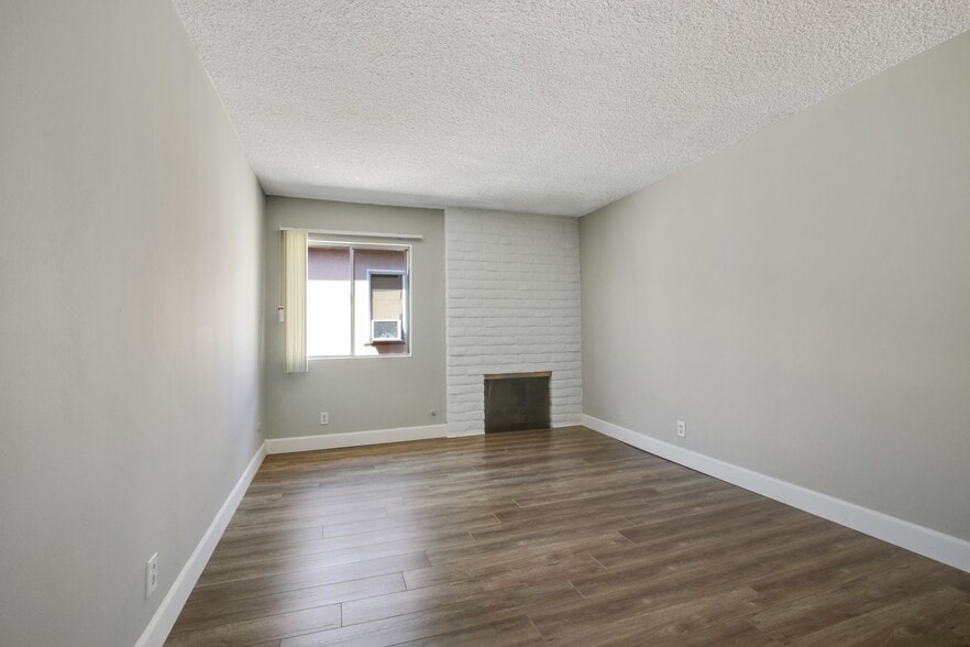 Building Photo - 3735 Mentone Ave