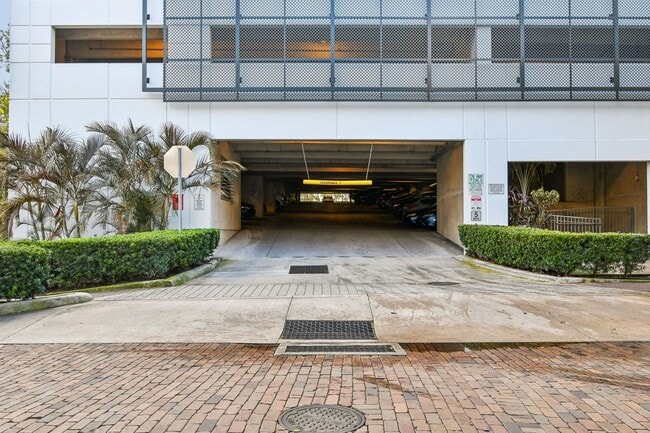 Building Photo - 101 S Eola Dr